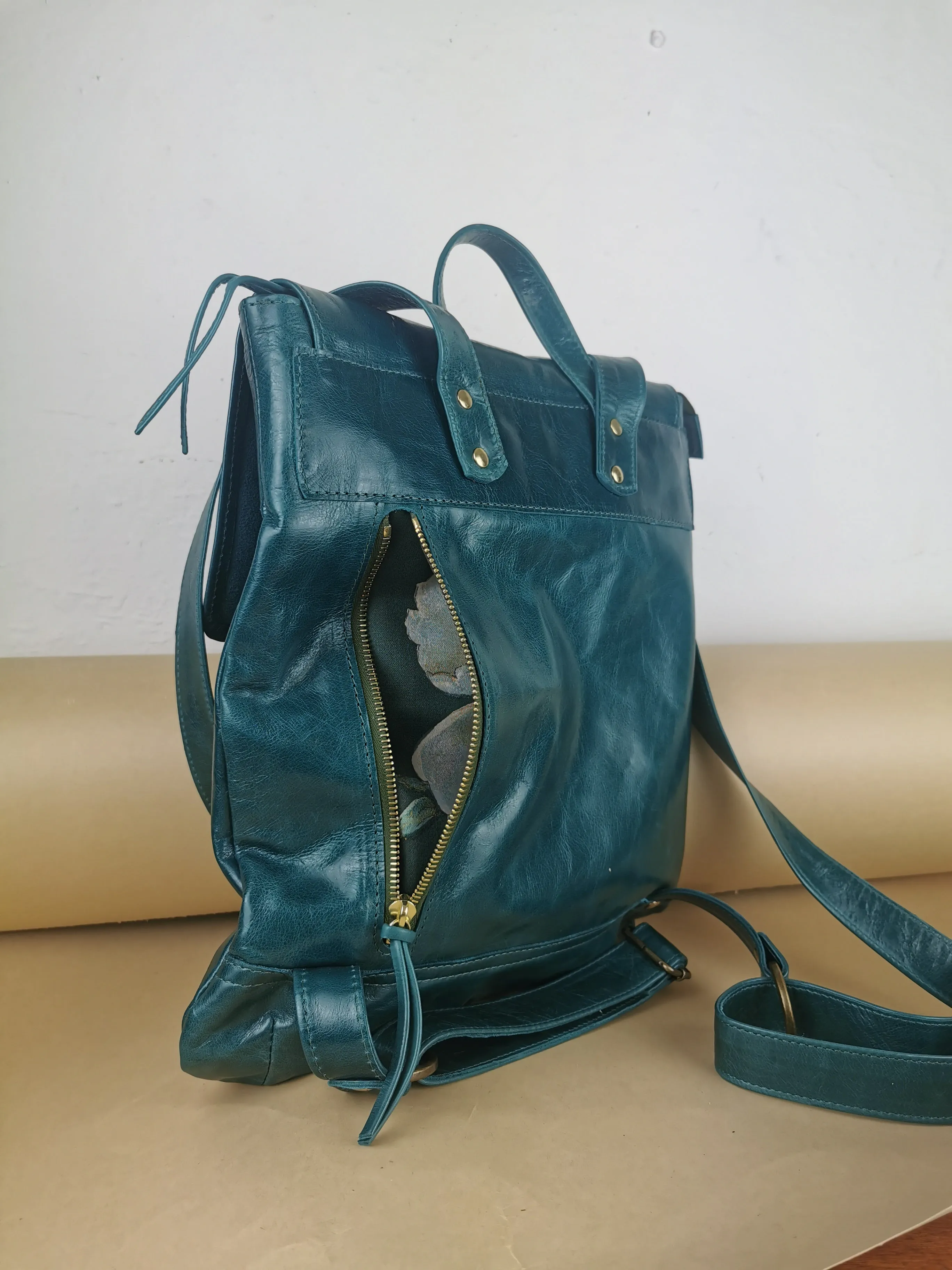 Dinky Pal rucksack in Teal Glazed Leather