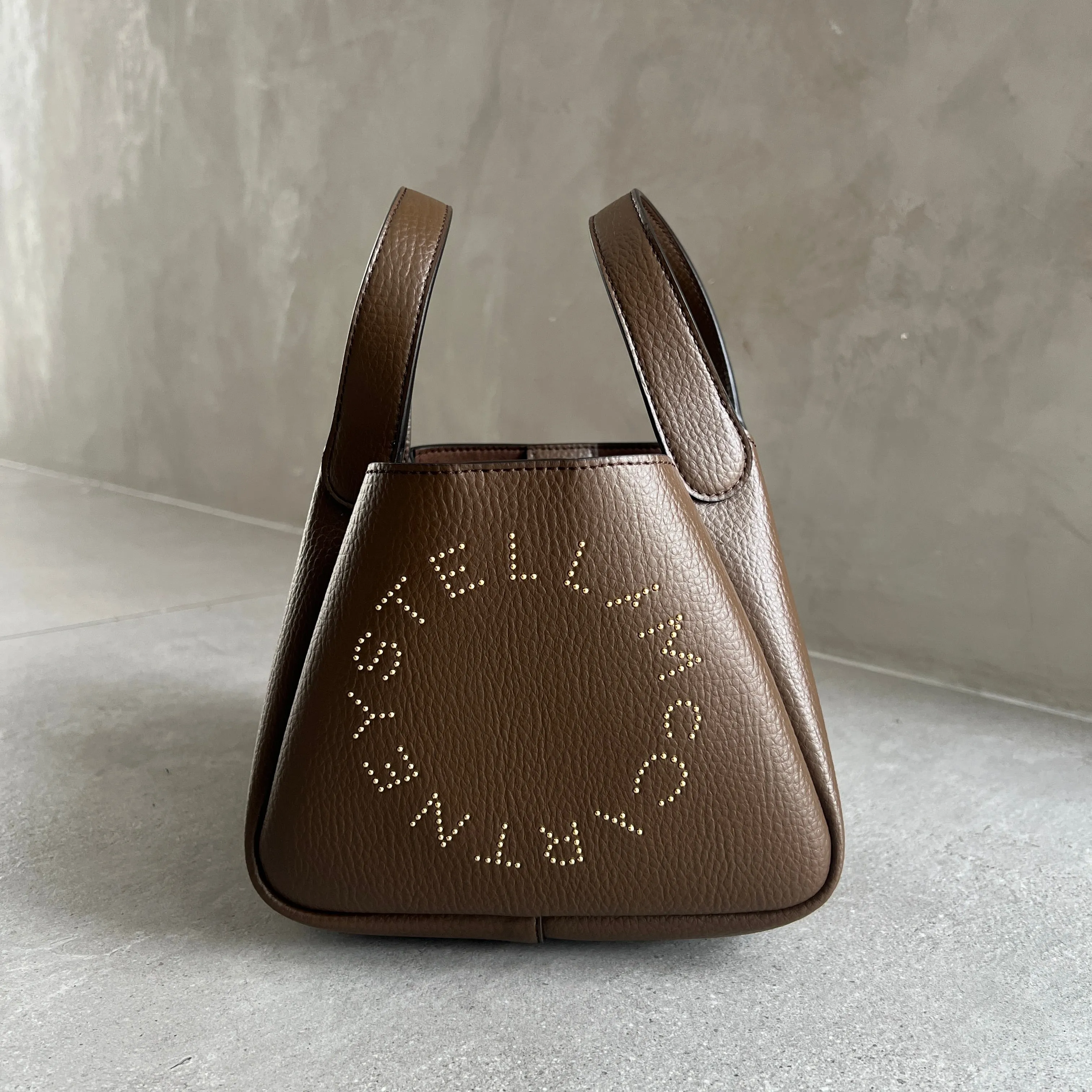 Dumpling Logo Grain Shoulder Bag, Brown