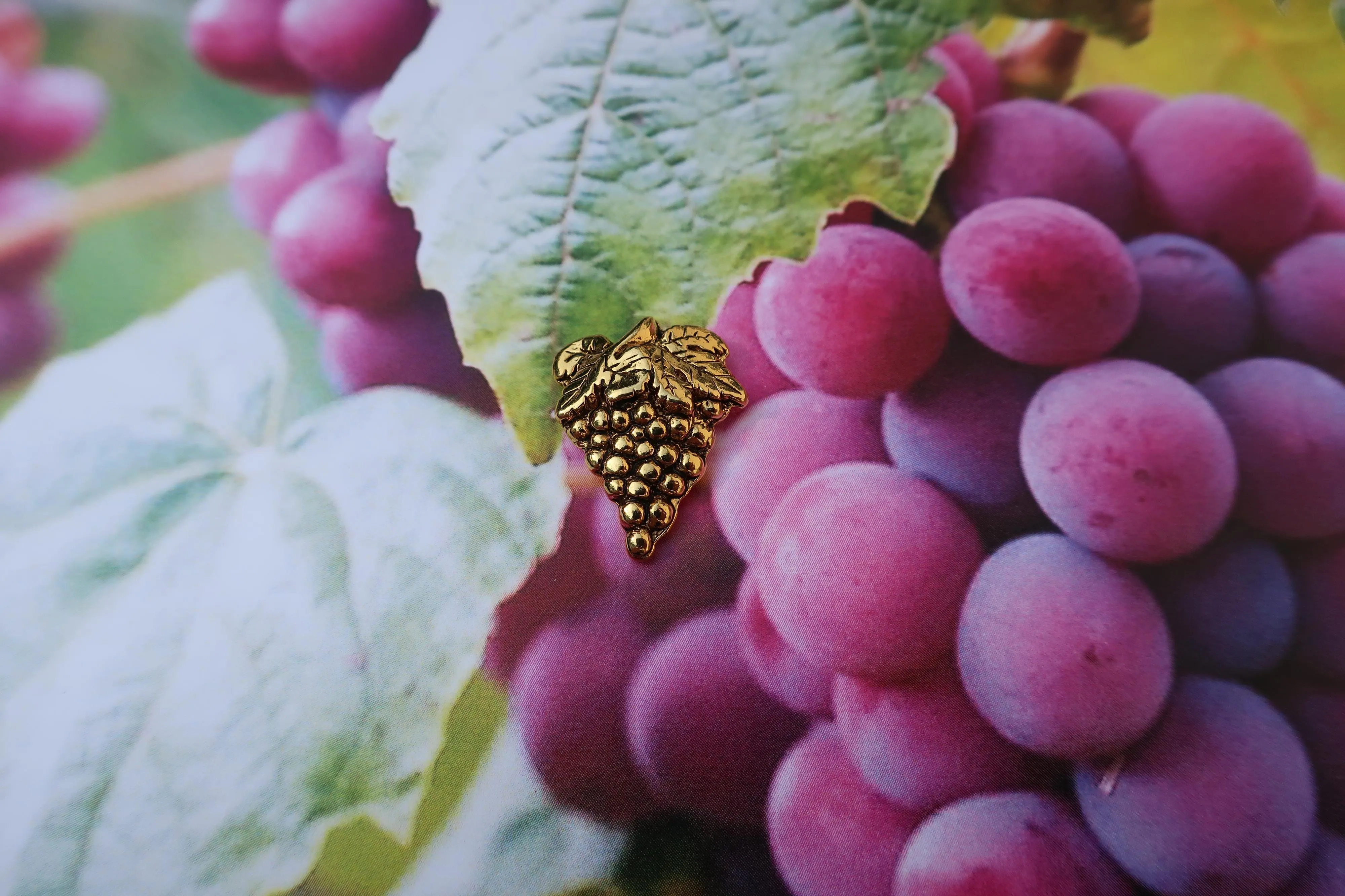 Grapes Gold Lapel Pin