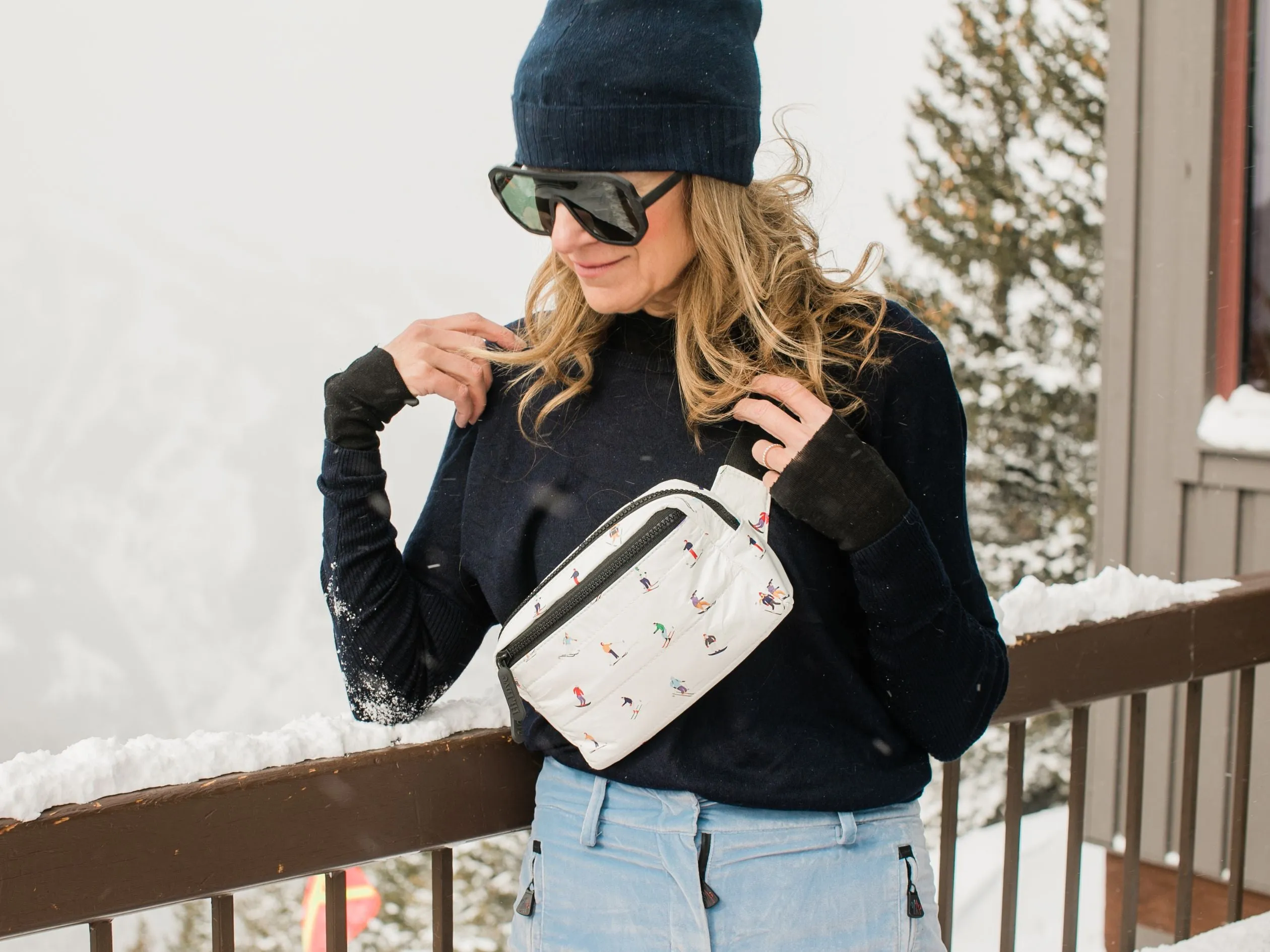 Puffer Fanny Pack in Dancing Skiers