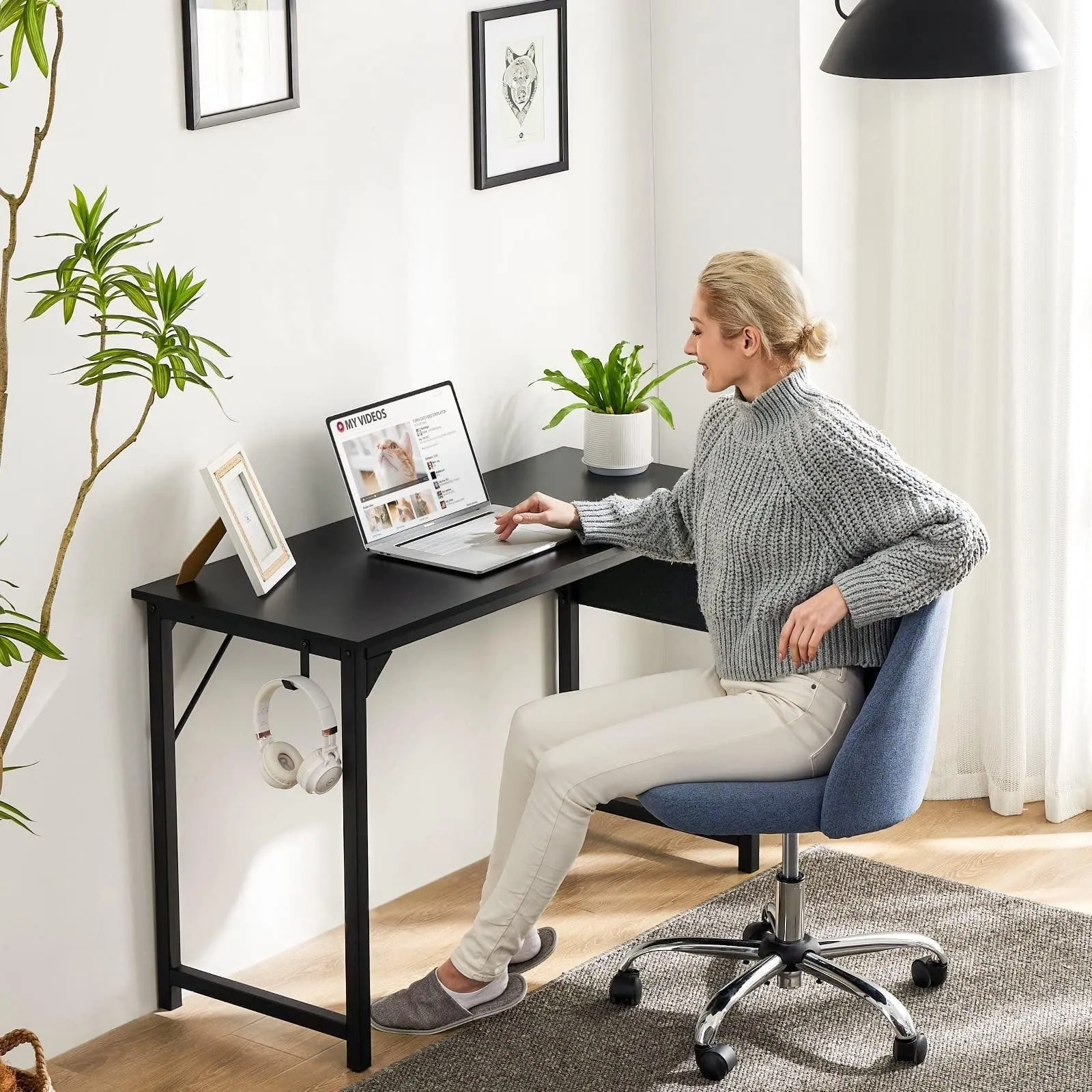 Small Computer Desk Small Office Desk 31 Inch Writing Desk Home Office Desks Small Space Desk Study Table Modern Simple Style Work Table with Storage Bag Iron Hook Metal Frame for Home, Bedroom